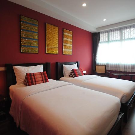 Focal Local Bed & Breakfast Bangkok Extérieur photo