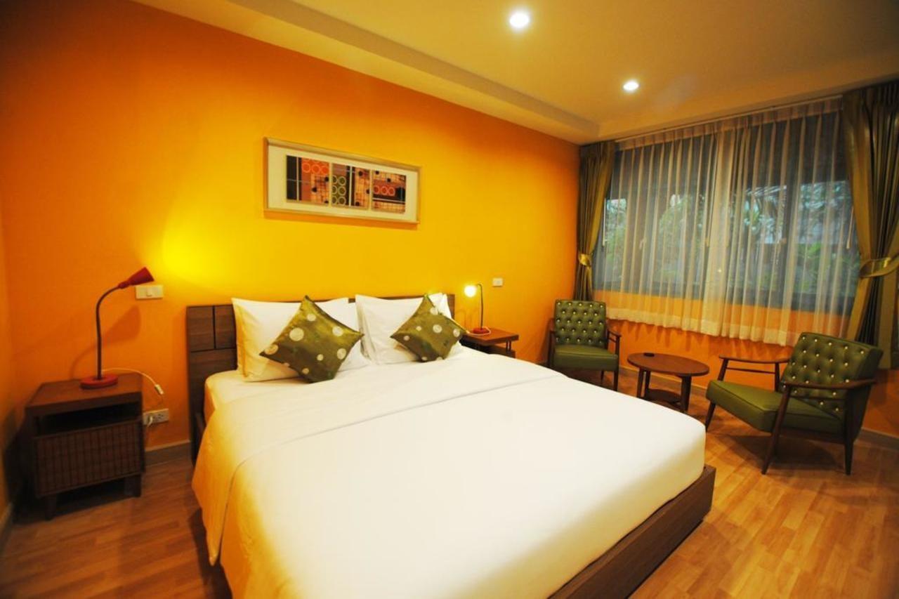 Focal Local Bed & Breakfast Bangkok Extérieur photo
