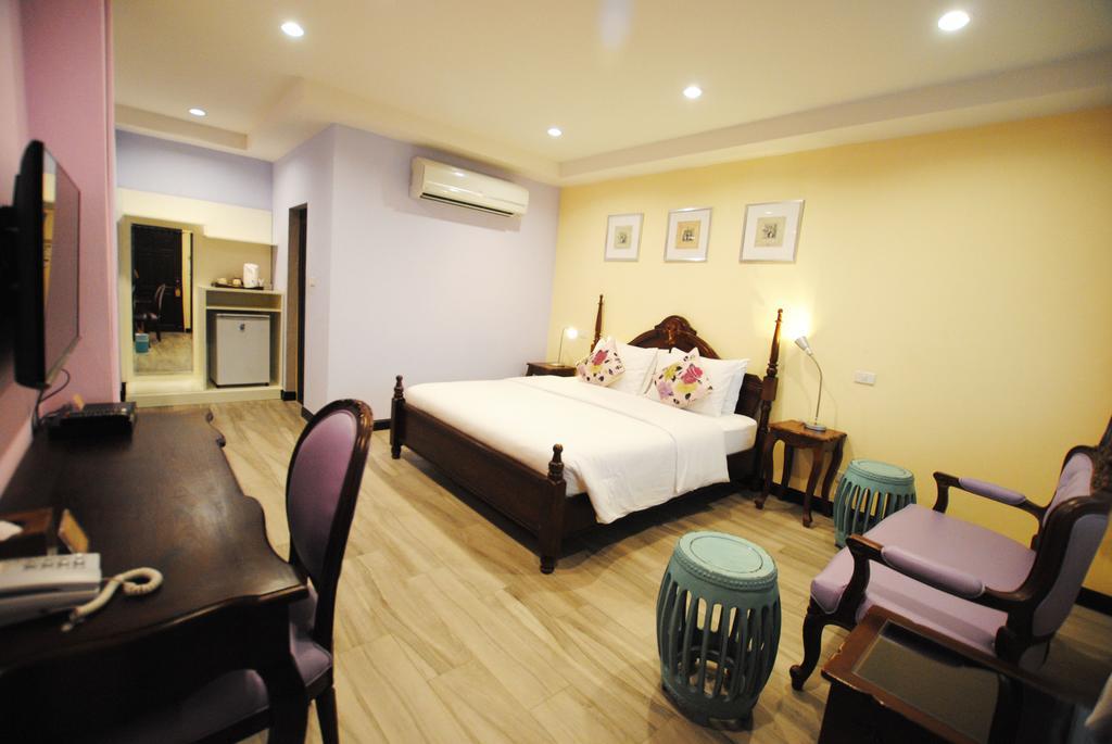 Focal Local Bed & Breakfast Bangkok Extérieur photo