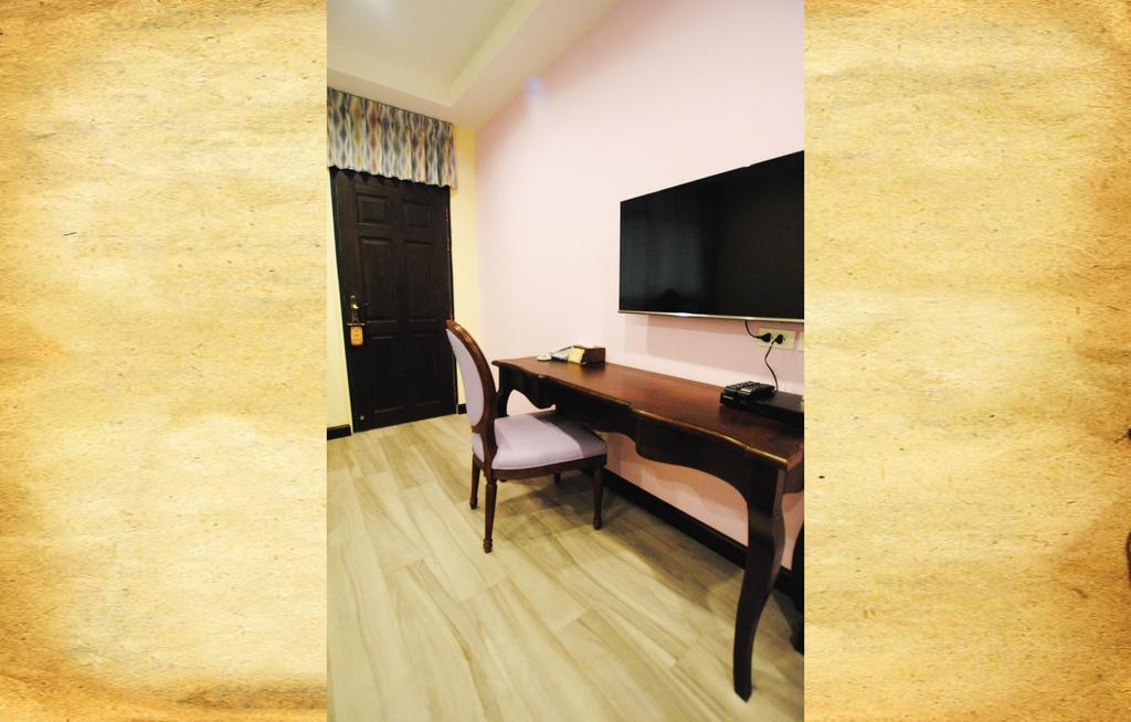 Focal Local Bed & Breakfast Bangkok Extérieur photo
