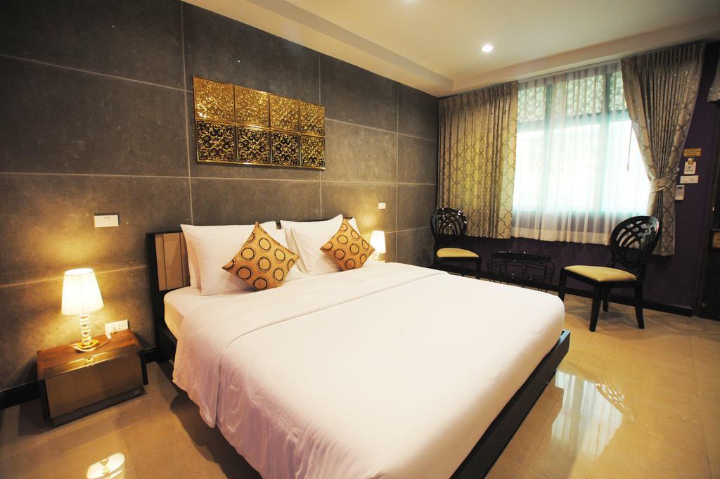 Focal Local Bed & Breakfast Bangkok Extérieur photo