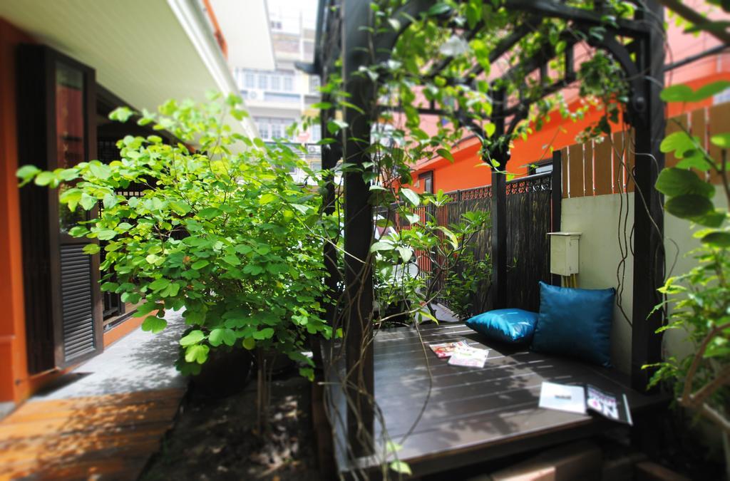Focal Local Bed & Breakfast Bangkok Extérieur photo