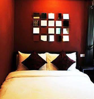 Focal Local Bed & Breakfast Bangkok Extérieur photo