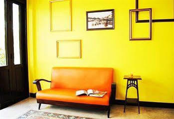 Focal Local Bed & Breakfast Bangkok Extérieur photo